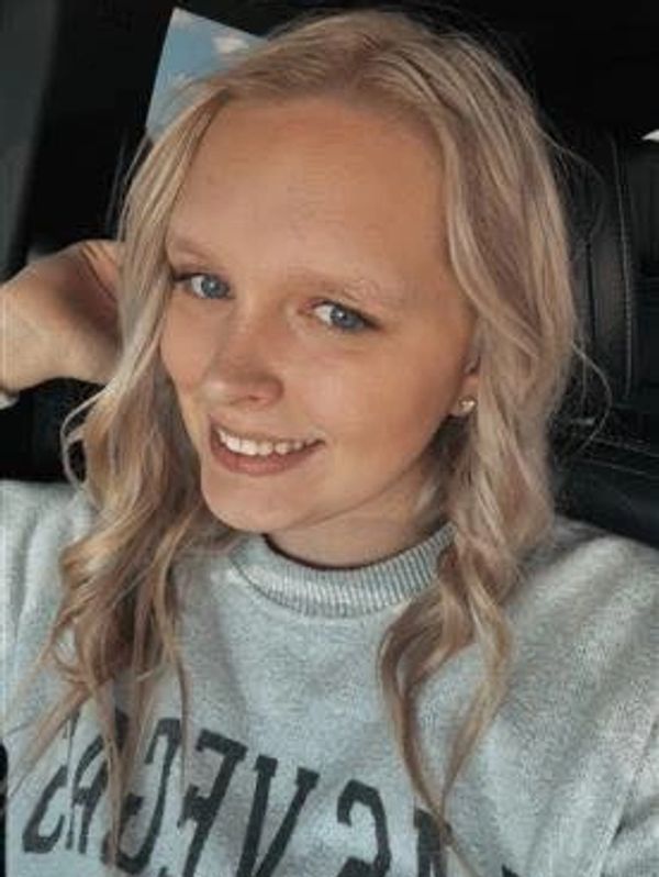 Johnya McFarland, Legal Assistant
